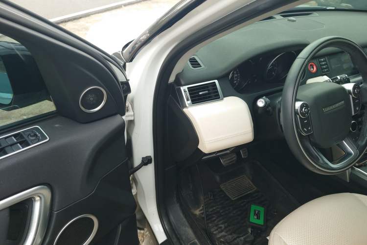 Used Land Rover Discovery Sport 2018 240 PS SE Version Interior 3