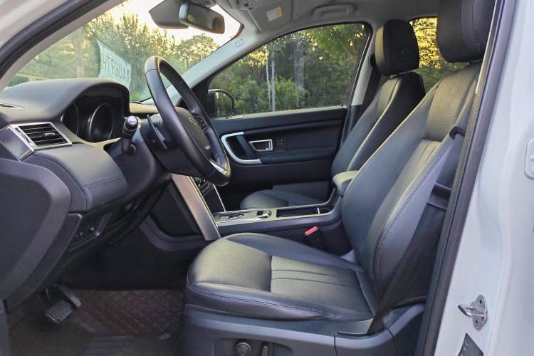 Used Land Rover Discovery Sport 2018 240 PS HSE Version Interior 3