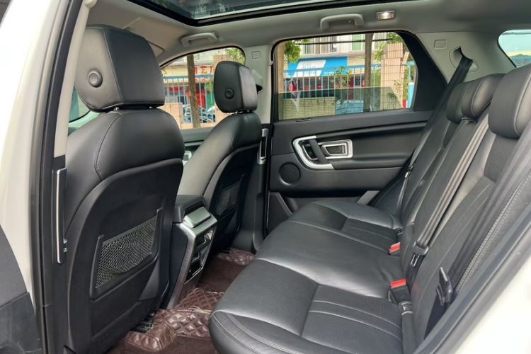 Used Land Rover Discovery Sport 2018 240 PS SE Version Interior 4