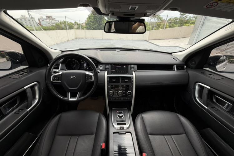 Used Land Rover Discovery Sport 2018 240 PS SE Version Interior 4