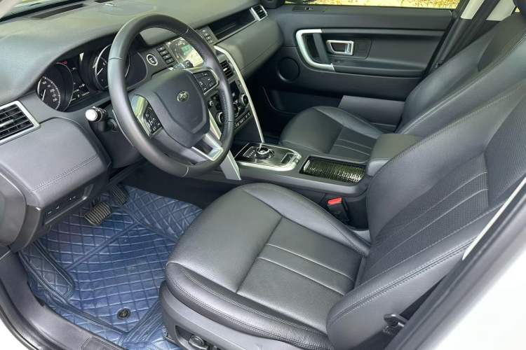Used Land Rover Discovery Sport 2018 240 PS SE Version Interior 4