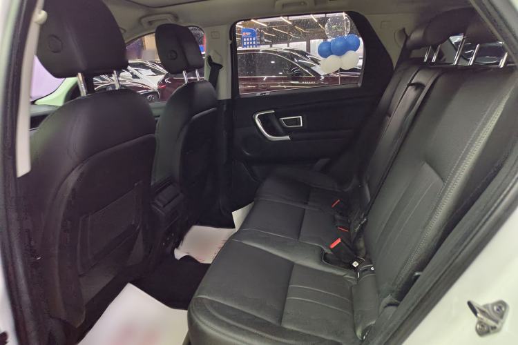 Used Land Rover Discovery Sport 2018 240 PS HSE Version Interior 4