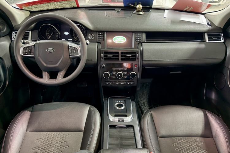 Used Land Rover Discovery Sport 2018 240 PS PURE Edition Interior 4