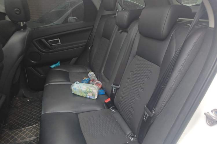 Used Land Rover Discovery Sport 2018 240 PS PURE Edition Interior 4