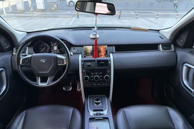 Used Land Rover Discovery Sport 2018 240 PS SE Version Interior 4
