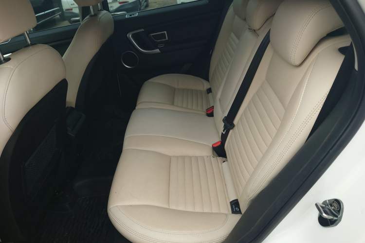 Used Land Rover Discovery Sport 2018 240 PS SE Version Interior 4