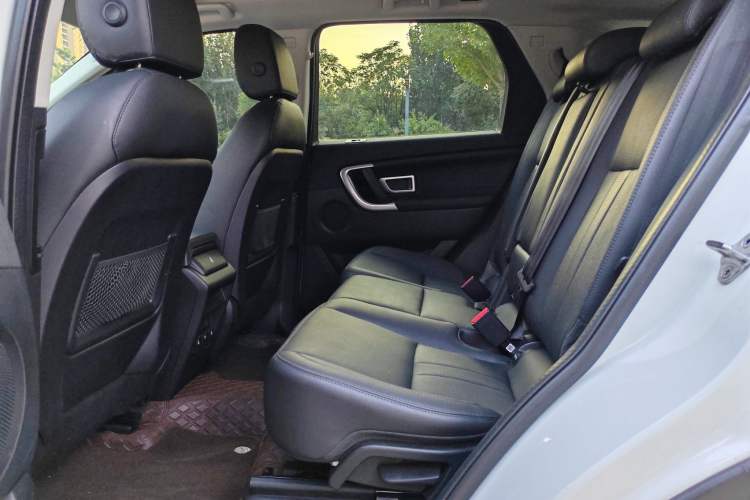 Used Land Rover Discovery Sport 2018 240 PS HSE Version Interior 4
