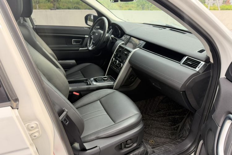 Used Land Rover Discovery Sport 2018 240 PS SE Version Interior 5