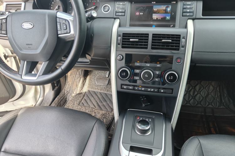 Used Land Rover Discovery Sport 2018 240 PS SE Version Interior 5