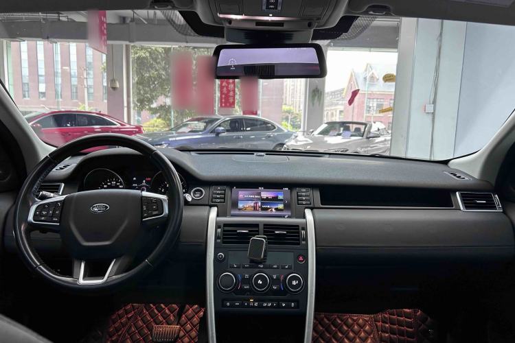Used Land Rover Discovery Sport 2018 240 PS HSE Version Interior 5