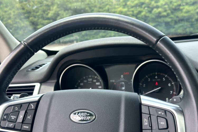 Used Land Rover Discovery Sport 2018 240 PS HSE Version Interior 5
