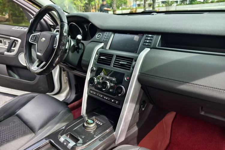 Used Land Rover Discovery Sport 2018 240 PS PURE Edition Interior 5