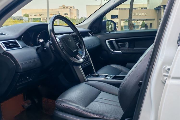Used Land Rover Discovery Sport 2018 240 PS SE Version Interior 6