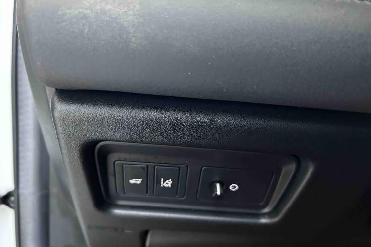 Used Land Rover Discovery Sport 2018 240 PS HSE Version Interior 6