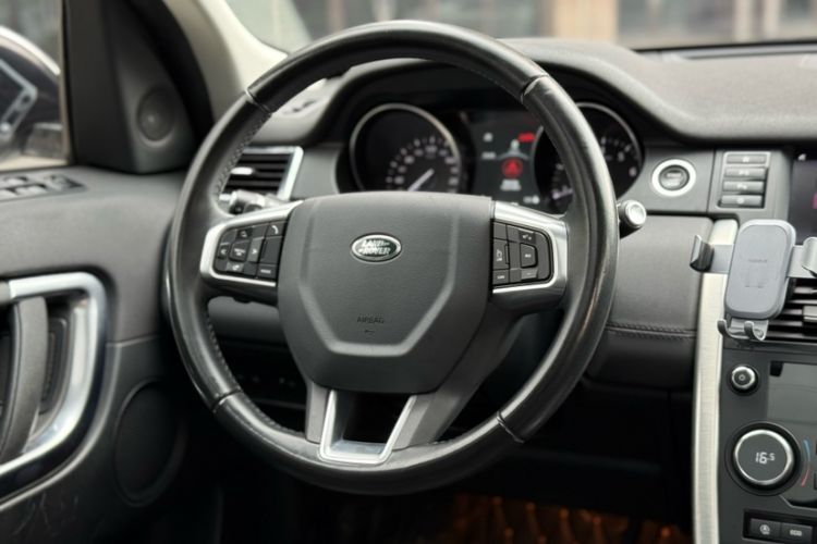 Used Land Rover Discovery Sport 2018 240 PS SE Version Interior 7