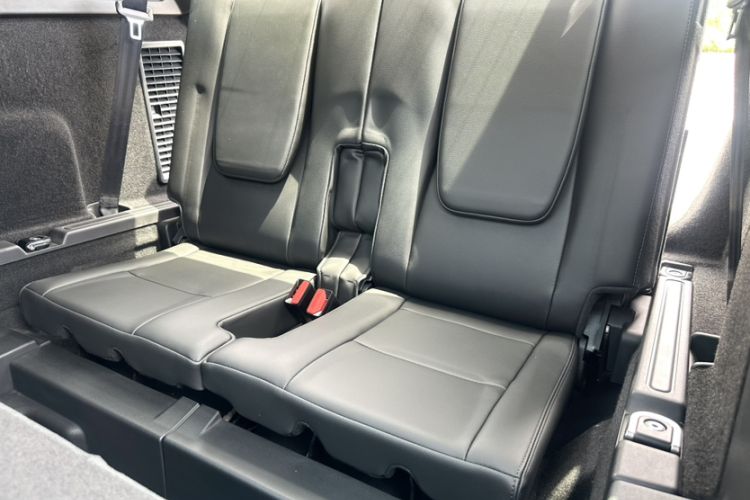 Used Land Rover Discovery Sport 2018 240 PS HSE Version Interior 7