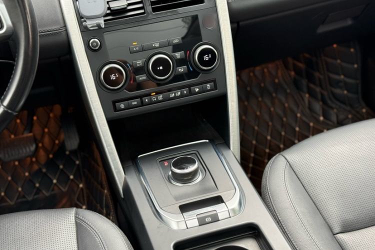 Used Land Rover Discovery Sport 2018 240 PS SE Version Interior 8