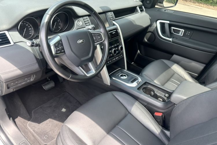 Used Land Rover Discovery Sport 2018 240 PS HSE Version Interior 8