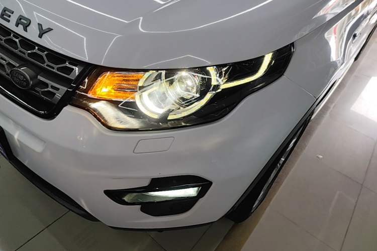 Used Land Rover Discovery Sport 2018 240 PS SE Version Left Front Headlight