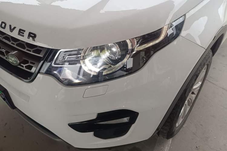 Used Land Rover Discovery Sport 2018 240 PS SE Version Left Front Headlight