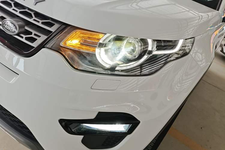 Used Land Rover Discovery Sport 2018 240 PS SE Version Left Front Headlight