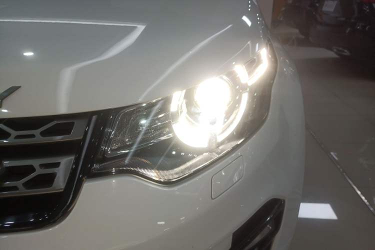 Used Land Rover Discovery Sport 2018 240 PS SE Version Left Front Headlight