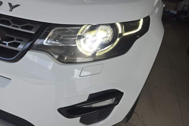 Used Land Rover Discovery Sport 2018 240 PS SE Version Left Front Headlight