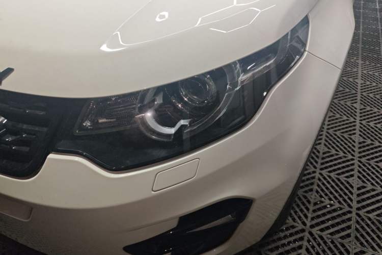 Used Land Rover Discovery Sport 2018 240 PS SE Version Left Front Headlight