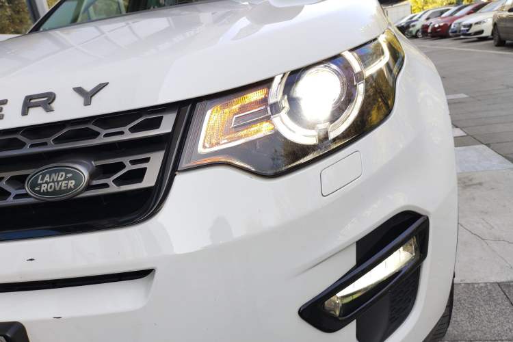 Used Land Rover Discovery Sport 2018 240 PS SE Version Left Front Headlight