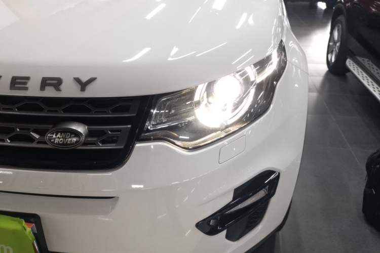 Used Land Rover Discovery Sport 2018 240 PS SE Version Left Front Headlight