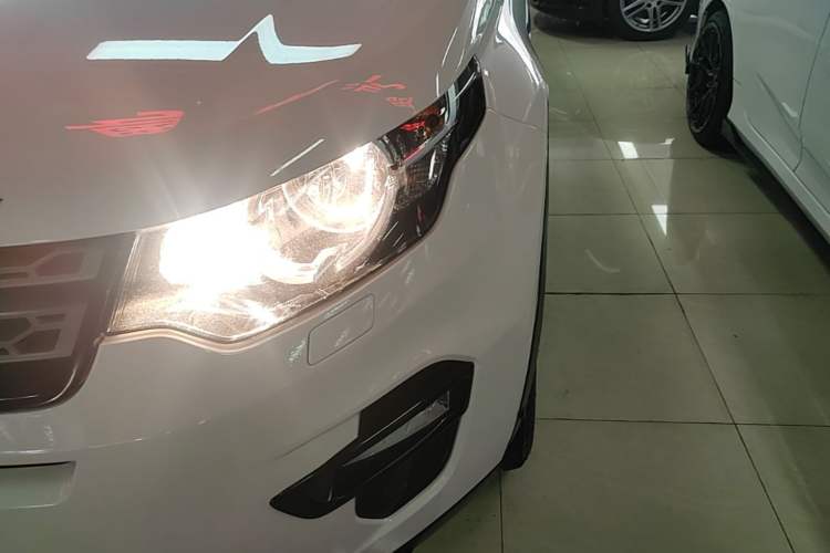 Used Land Rover Discovery Sport 2018 200 PS PURE Edition Left Front Headlight