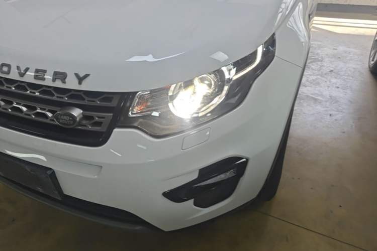 Used Land Rover Discovery Sport 2018 240 PS SE Version Left Front Headlight