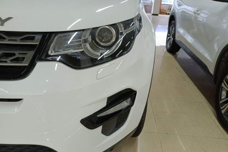 Used Land Rover Discovery Sport 2018 240 PS SE Version Left Front Headlight