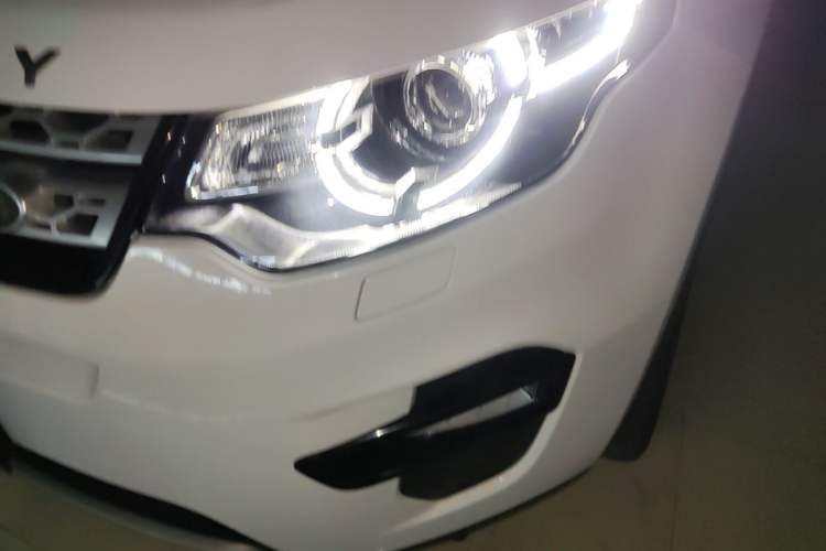 Used Land Rover Discovery Sport 2018 240 PS HSE Version Left Front Headlight