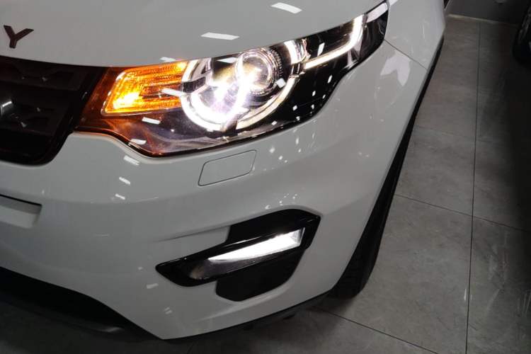 Used Land Rover Discovery Sport 2018 240 PS SE Version Left Front Headlight
