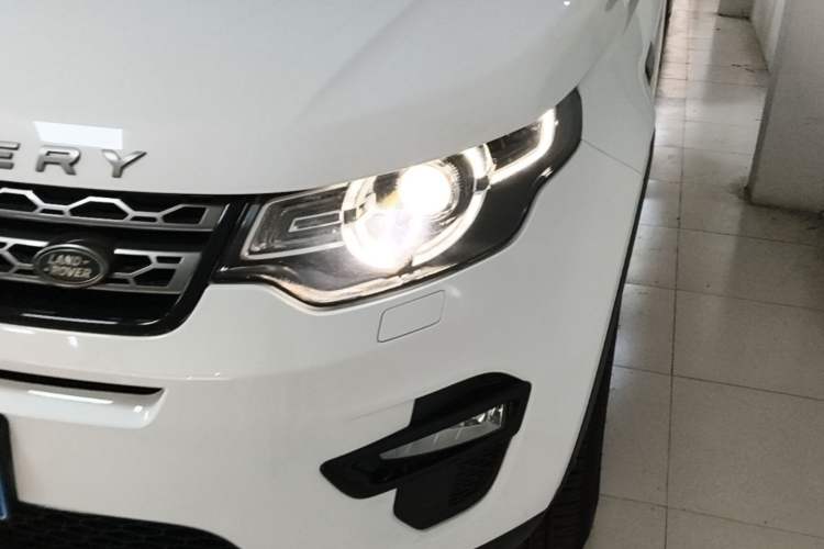 Used Land Rover Discovery Sport 2018 240 PS SE Version Left Front Headlight