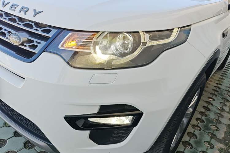 Used Land Rover Discovery Sport 2018 240 PS SE Version Left Front Headlight