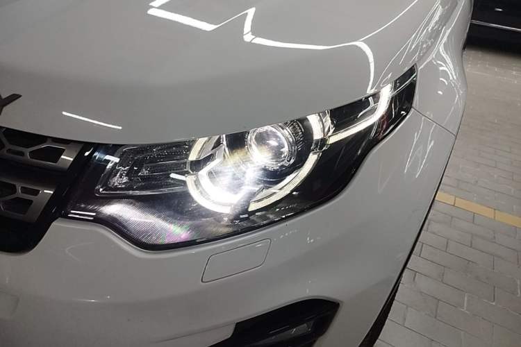 Used Land Rover Discovery Sport 2018 240 PS SE Version Left Front Headlight