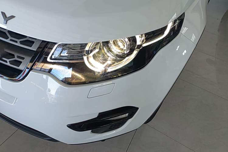 Used Land Rover Discovery Sport 2018 240 PS PURE Edition Left Front Headlight