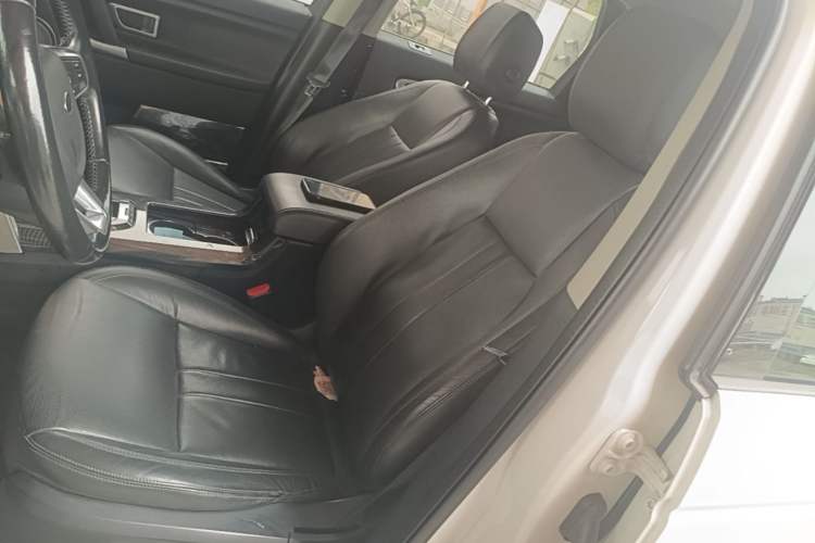 Used Land Rover Discovery Sport 2018 240 PS SE Version Left Front Seat