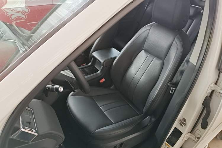 Used Land Rover Discovery Sport 2018 240 PS SE Version Left Front Seat