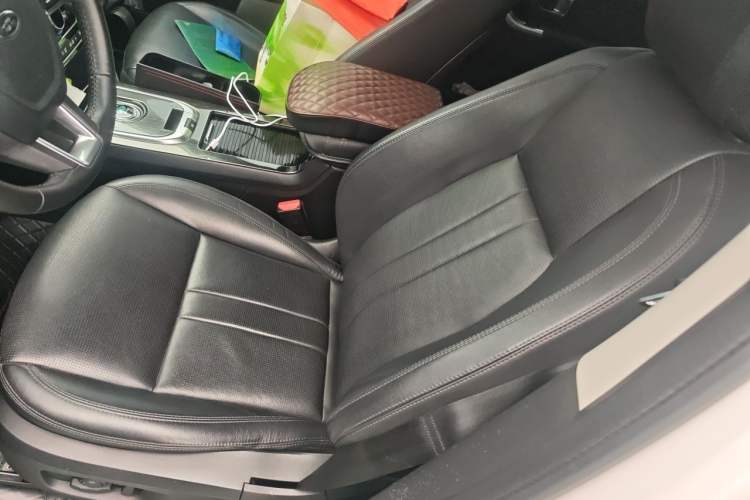 Used Land Rover Discovery Sport 2018 240 PS HSE Version Left Front Seat
