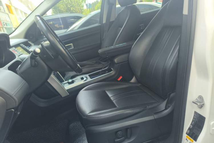 Used Land Rover Discovery Sport 2018 240 PS SE Version Left Front Seat