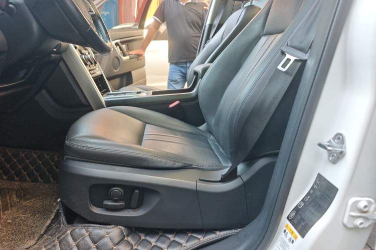 Used Land Rover Discovery Sport 2018 240 PS SE Version Left Front Seat