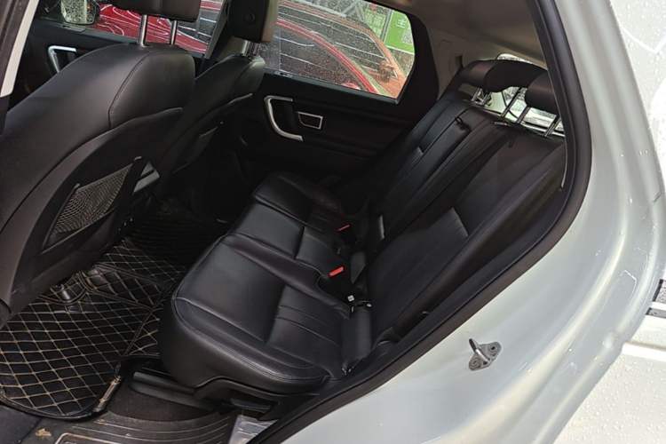 Used Land Rover Discovery Sport 2018 240 PS HSE Version Left Front Seat