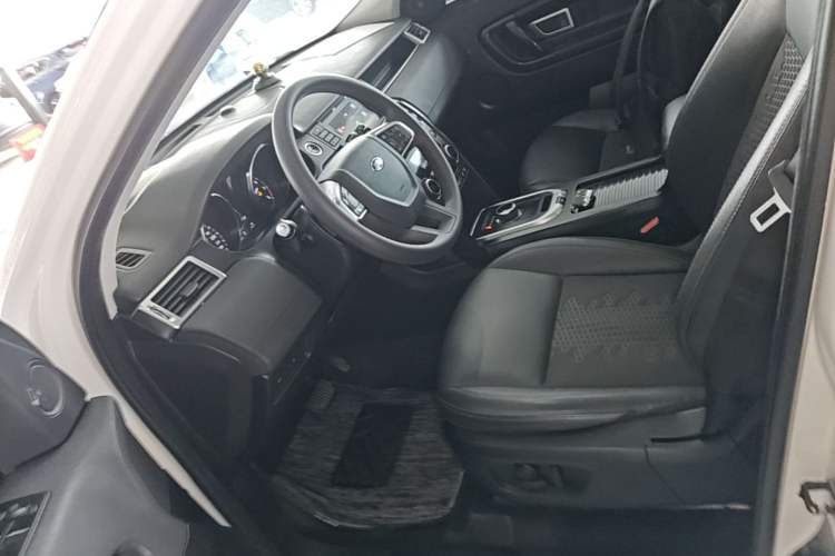 Used Land Rover Discovery Sport 2018 240 PS PURE Edition Left Front Seat