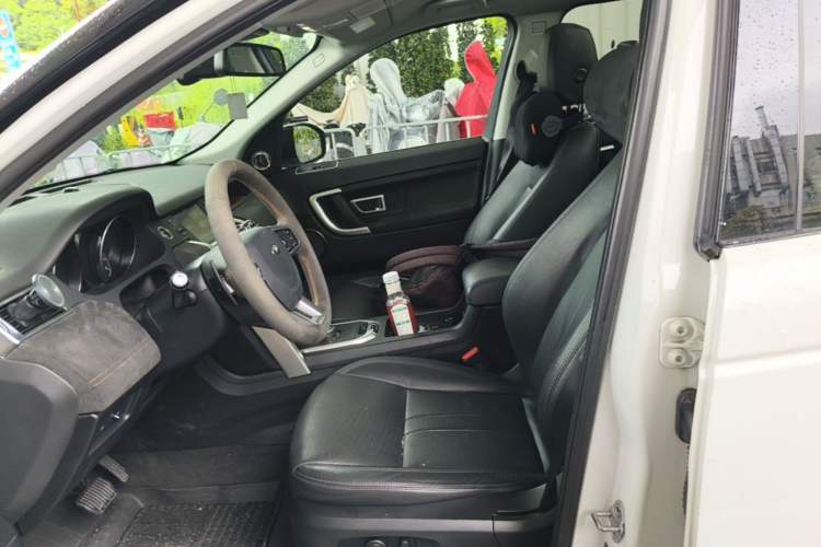 Used Land Rover Discovery Sport 2018 240 PS SE Version Left Front Seat