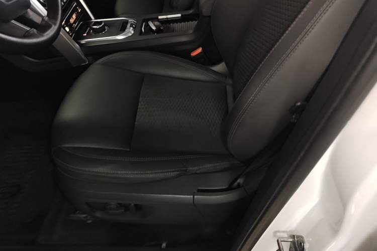 Used Land Rover Discovery Sport 2018 200 PS PURE Edition Left Front Seat