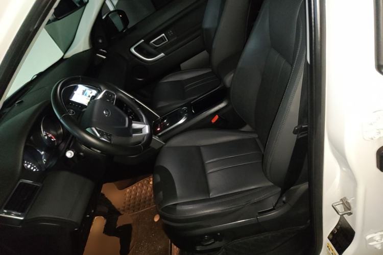 Used Land Rover Discovery Sport 2018 240 PS HSE Version Left Front Seat