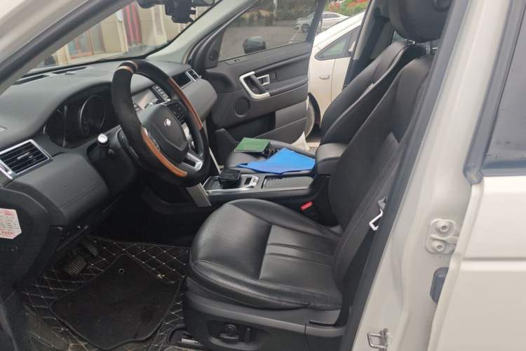 Used Land Rover Discovery Sport 2018 240 PS HSE Version Left Front Seat
